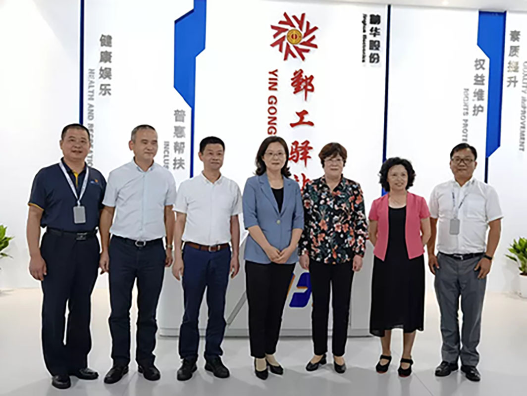 10.11 全國(guó)企業民主管理(lǐ)工作調研檢查小組莅臨我司調研指導(圖1) 10.11 全國(guó)企業民主管理(lǐ)工作調研檢查小組莅臨我司調研指導(圖1)