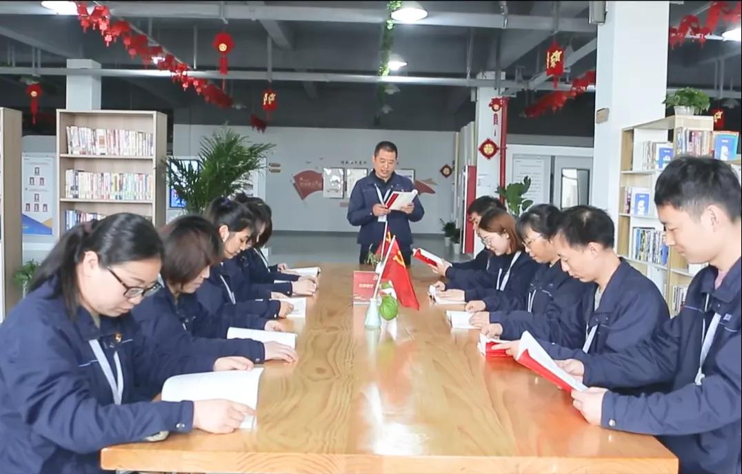 我司職工書屋成功獲評全國(guó)級職工書屋(圖4) 我司職工書屋成功獲評全國(guó)級職工書屋(圖4)