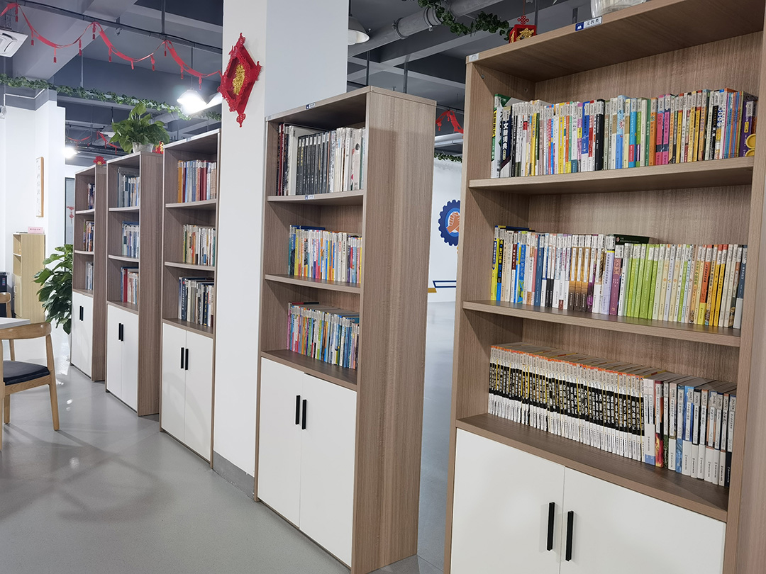 我司職工書屋成功獲評全國(guó)級職工書屋(圖3) 我司職工書屋成功獲評全國(guó)級職工書屋(圖3)