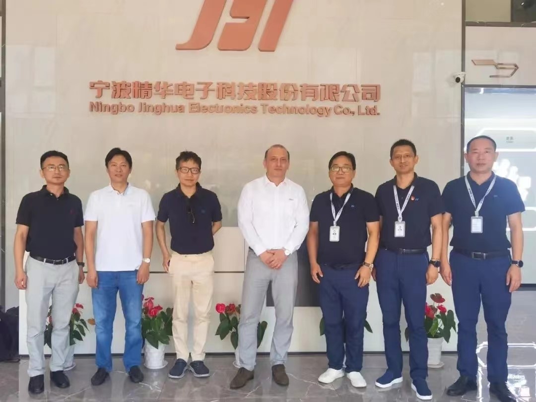 愛德夏汽車零部件有限公司董事長(cháng)一(yī)行莅臨我司考察調研(圖1) 愛德夏汽車零部件有限公司董事長(cháng)一(yī)行莅臨我司考察調研(圖1)