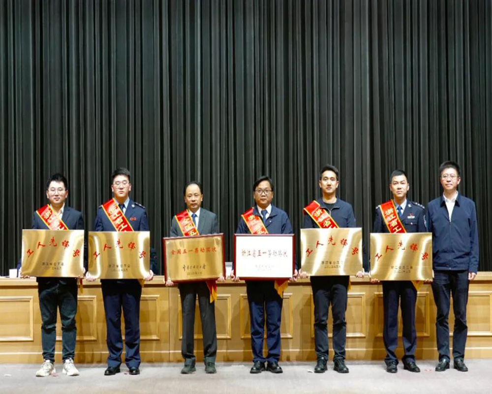 甯波精華電子(zǐ)科技股份有限公司被授予浙江省“五一(yī)勞動獎狀”(圖1) 甯波精華電子(zǐ)科技股份有限公司被授予浙江省“五一(yī)勞動獎狀”(圖1)