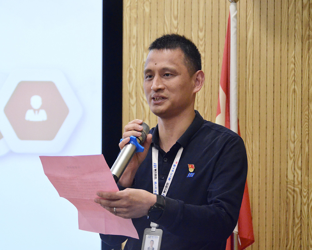 公司舉行2023年(nián)度技能比武大賽暨新一(yī)批師帶徒結對儀式(圖6) 公司舉行2023年(nián)度技能比武大賽暨新一(yī)批師帶徒結對儀式(圖6)