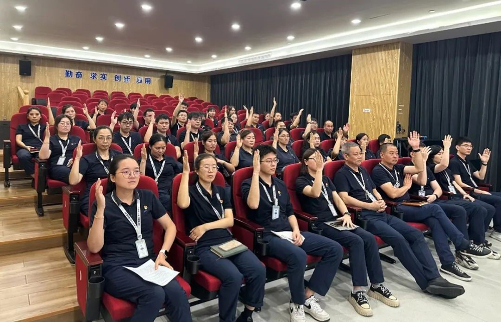 精華股份第二屆職工代表大會第十一(yī)次會議隆重召開(圖3) 精華股份第二屆職工代表大會第十一(yī)次會議隆重召開(圖3)