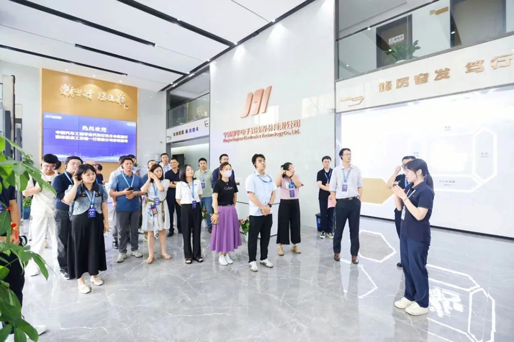 中國(guó)汽車工程學(xué)會汽車燈光分會氛圍燈團體标準工作組第二次會議在甯波圓滿召開(圖4) 中國(guó)汽車工程學(xué)會汽車燈光分會氛圍燈團體标準工作組第二次會議在甯波圓滿召開(圖4)