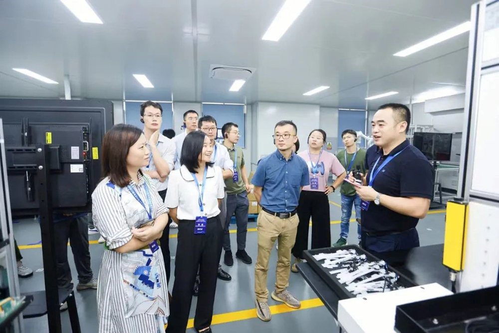 中國(guó)汽車工程學(xué)會汽車燈光分會氛圍燈團體标準工作組第二次會議在甯波圓滿召開(圖5) 中國(guó)汽車工程學(xué)會汽車燈光分會氛圍燈團體标準工作組第二次會議在甯波圓滿召開(圖5)